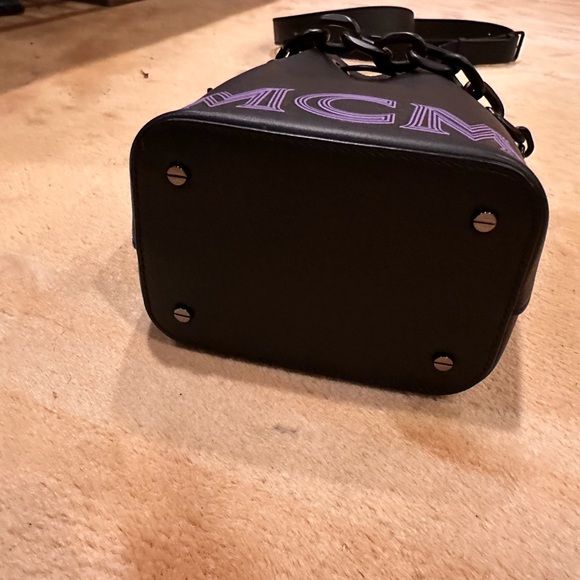 MCM small bucket bag w/ detachable shoulder strap - Picture 9 of 15